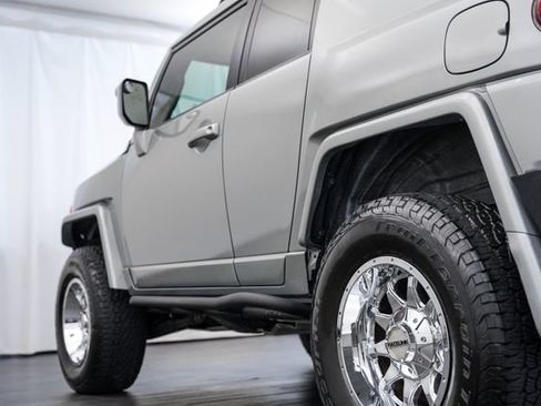Used 2011 Toyota FJ Cruiser 4WD w/ Upgrade Pkg image 32