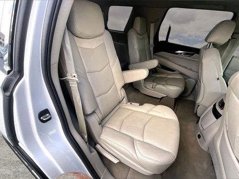Used 2018 Cadillac Escalade Luxury image 25