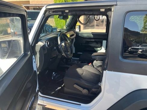 Used 2016 Jeep Wrangler Sport w/ Mopar Black Appearance Group AWD/4WD image 12