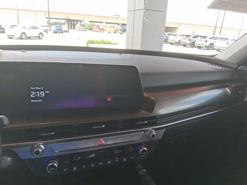 Used 2025 Kia Telluride S FWD image 9