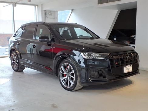 Used 2023 Audi SQ7 Premium Plus w/ Executive Package image 3