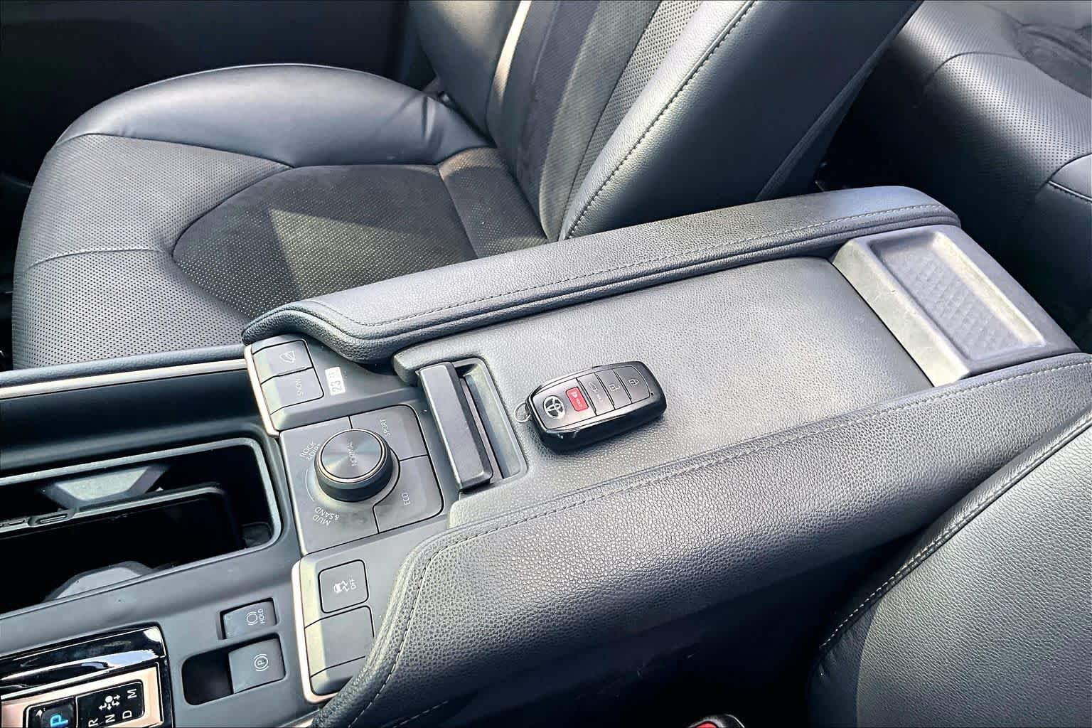 Used 2025 Toyota Grand Highlander AWD Hybrid image 15