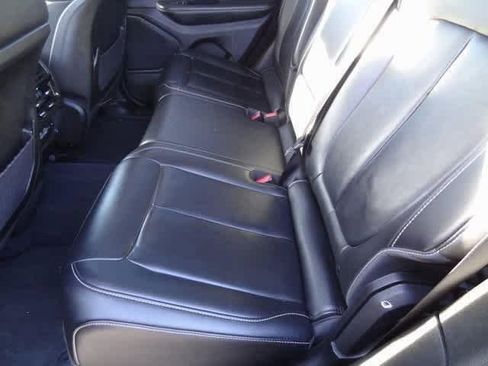 Used 2023 Jeep Grand Cherokee Limited image 9