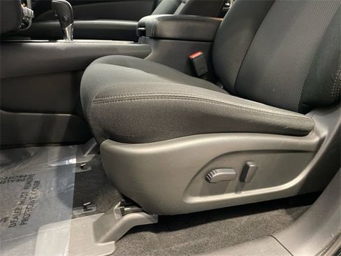 Used 2020 Nissan Pathfinder SV image 15