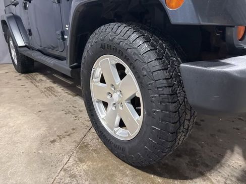 Used 2008 Jeep Wrangler Unlimited Sahara AWD/4WD image 4
