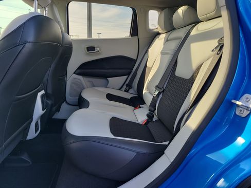 Used 2019 Jeep Compass Latitude image 11