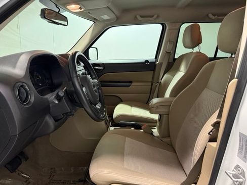 Used 2017 Jeep Patriot Latitude FWD image 12