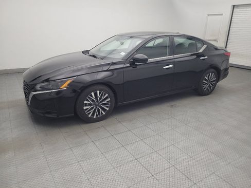 Used 2023 Nissan Altima 2.5 SV FWD image 3