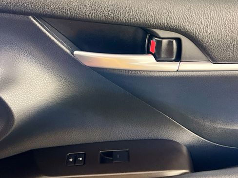 Used 2021 Toyota Camry SE image 31