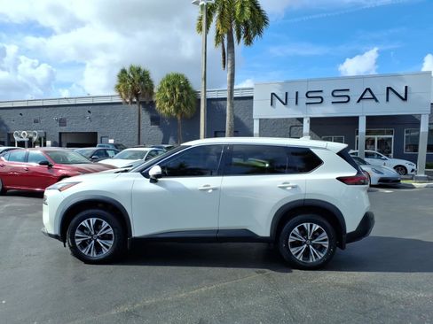Certified 2021 Nissan Rogue SV image 2