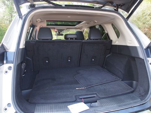 Used 2023 Nissan Rogue SV w/ SV Premium B Package image 14