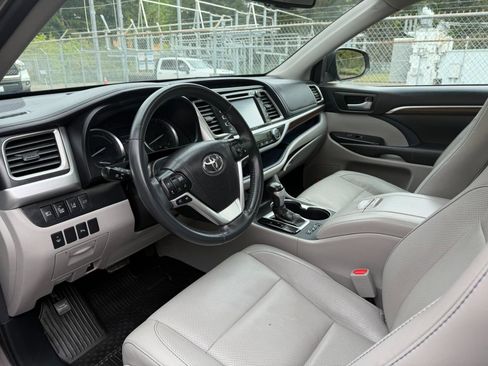 Used 2016 Toyota Highlander Limited Platinum AWD/4WD image 9