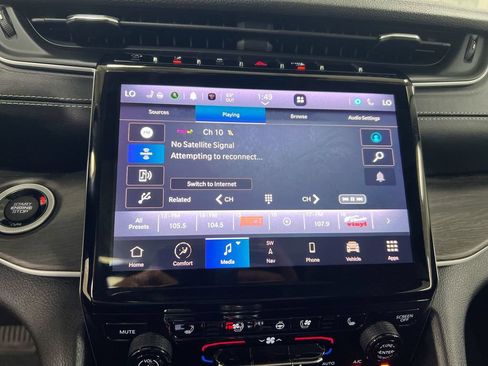 Used 2024 Jeep Grand Cherokee Limited w/ Luxury Tech Group II AWD/4WD image 14