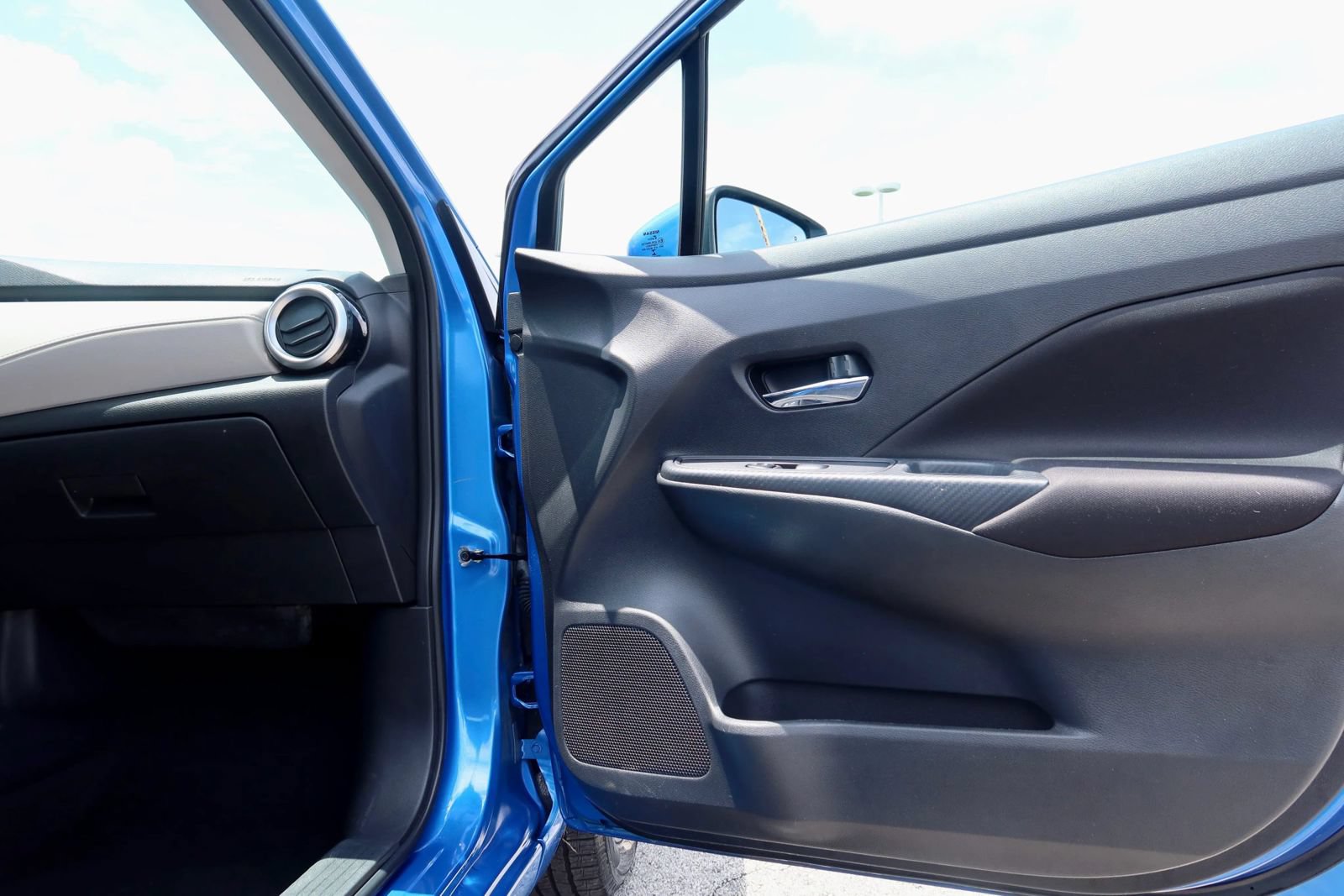 Used 2021 Nissan Versa SV FWD image 16