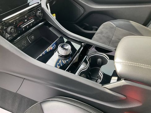 Used 2023 Jeep Grand Cherokee Altitude image 9