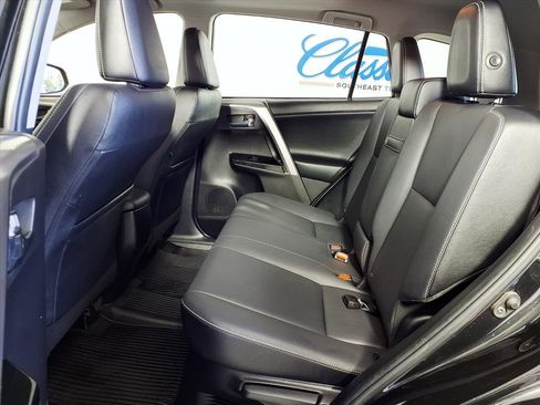 Used 2018 Toyota RAV4 Limited image 8