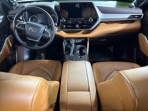 Used 2022 Toyota Highlander Platinum AWD/4WD image 25