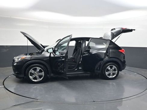 Used 2017 Honda HR-V EX image 36