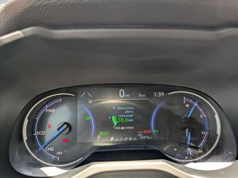 Used 2025 Toyota RAV4 XLE AWD/4WD image 10