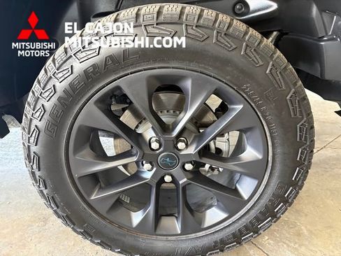Used 2025 Jeep Wrangler Unlimited Sahara AWD/4WD image 7