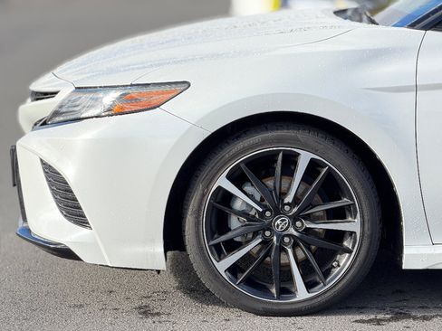 Used 2018 Toyota Camry XSE image 15
