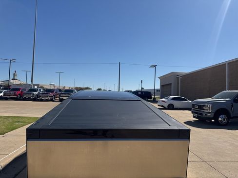 Used 2025 Tesla Cybertruck AWD Crew Cab image 5