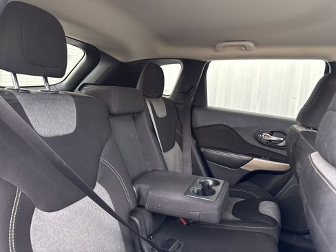 Used 2018 Jeep Cherokee Latitude image 34