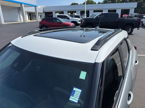 Used 2023 Chevrolet TrailBlazer ACTIV w/ Sun and Liftgate Package FWD image 6