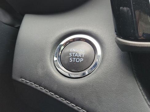 Used 2022 Toyota Highlander XLE FWD image 31