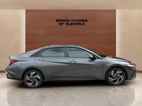 Used 2025 Hyundai Elantra Sport FWD image 6