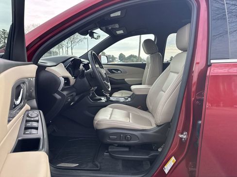 Used 2023 Chevrolet Traverse LT w/ Rear Camera Mirror Package image 16