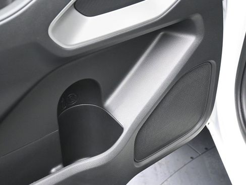 Certified 2025 Nissan Frontier SV image 15