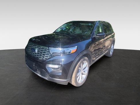 Used 2022 Ford Explorer Platinum w/ Equipment Group 601A AWD/4WD image 2