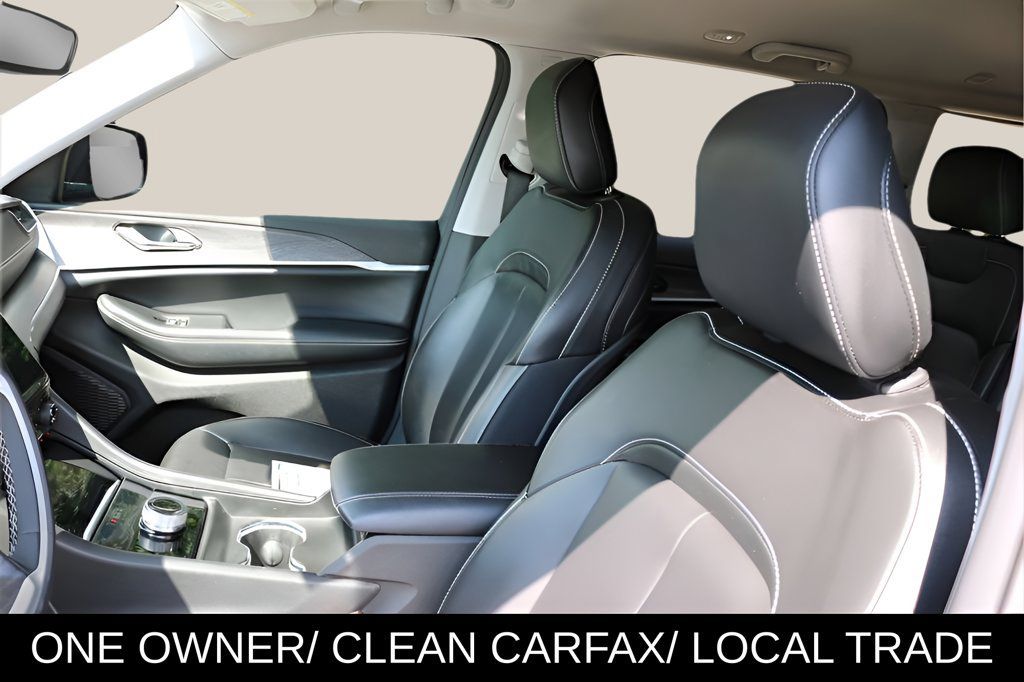 Used 2024 Jeep Grand Cherokee Limited RWD image 11
