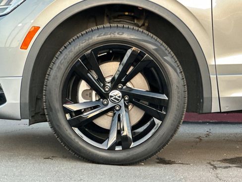 Certified 2023 Volkswagen Tiguan SE R-Line image 27