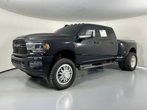 Used 2024 RAM 3500 Laramie w/ Night Edition AWD/4WD image 3