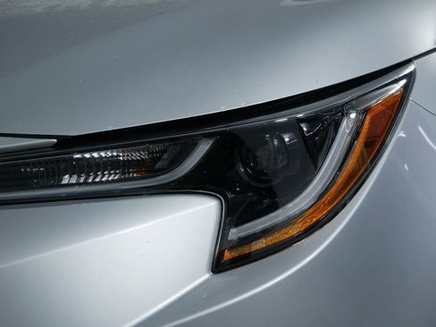 Used 2021 Toyota Corolla LE image 14