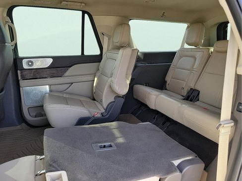 Used 2022 Lincoln Navigator L Reserve image 8