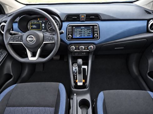 Used 2025 Nissan Versa SV FWD image 30