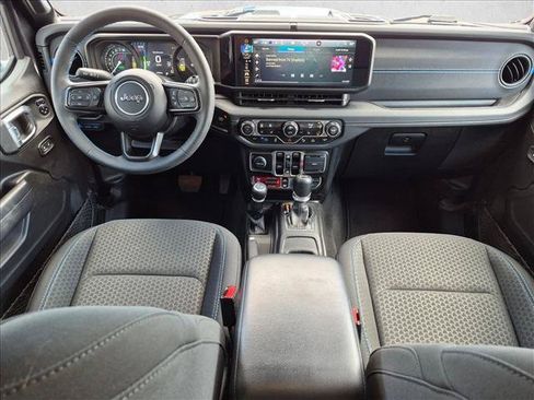 Used 2024 Jeep Wrangler Unlimited Rubicon 4xe w/ Technology Group AWD/4WD image 17