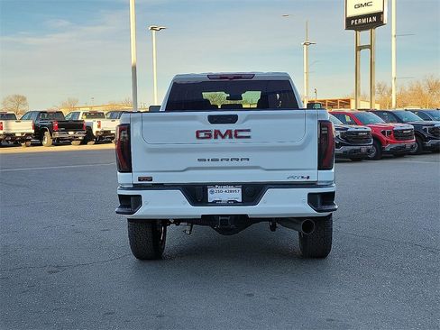 New 2026 GMC Sierra 2500 AT4 image 9