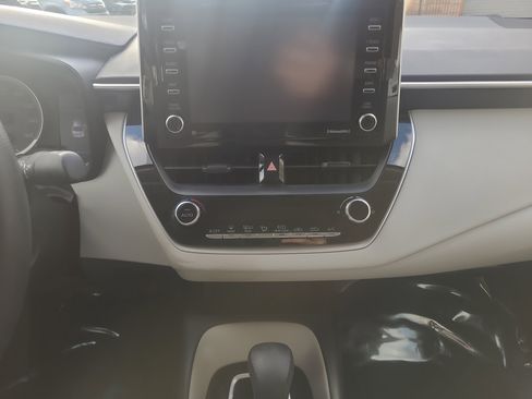 Certified 2021 Toyota Corolla LE image 19