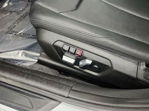 Used 2017 BMW 320i 320i Sedan with Premium and Dr image 12
