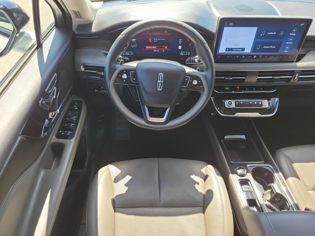 Used 2025 Lincoln Corsair Grand Touring w/ Equipment Group 301A AWD/4WD image 12