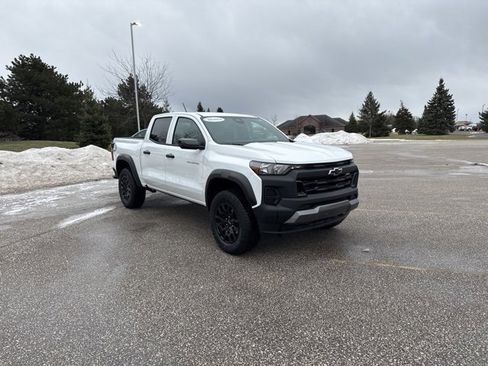 Used 2025 Chevrolet Colorado Trail Boss image 3
