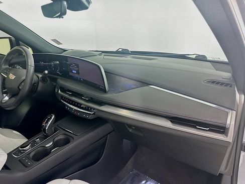 Used 2025 Cadillac XT4 Sport w/ LPO, Onyx Lite Package AWD/4WD image 27
