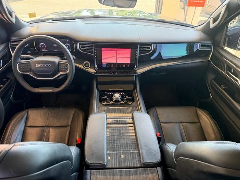Used 2022 Jeep Wagoneer Series III w/ Premium Group I AWD/4WD image 23
