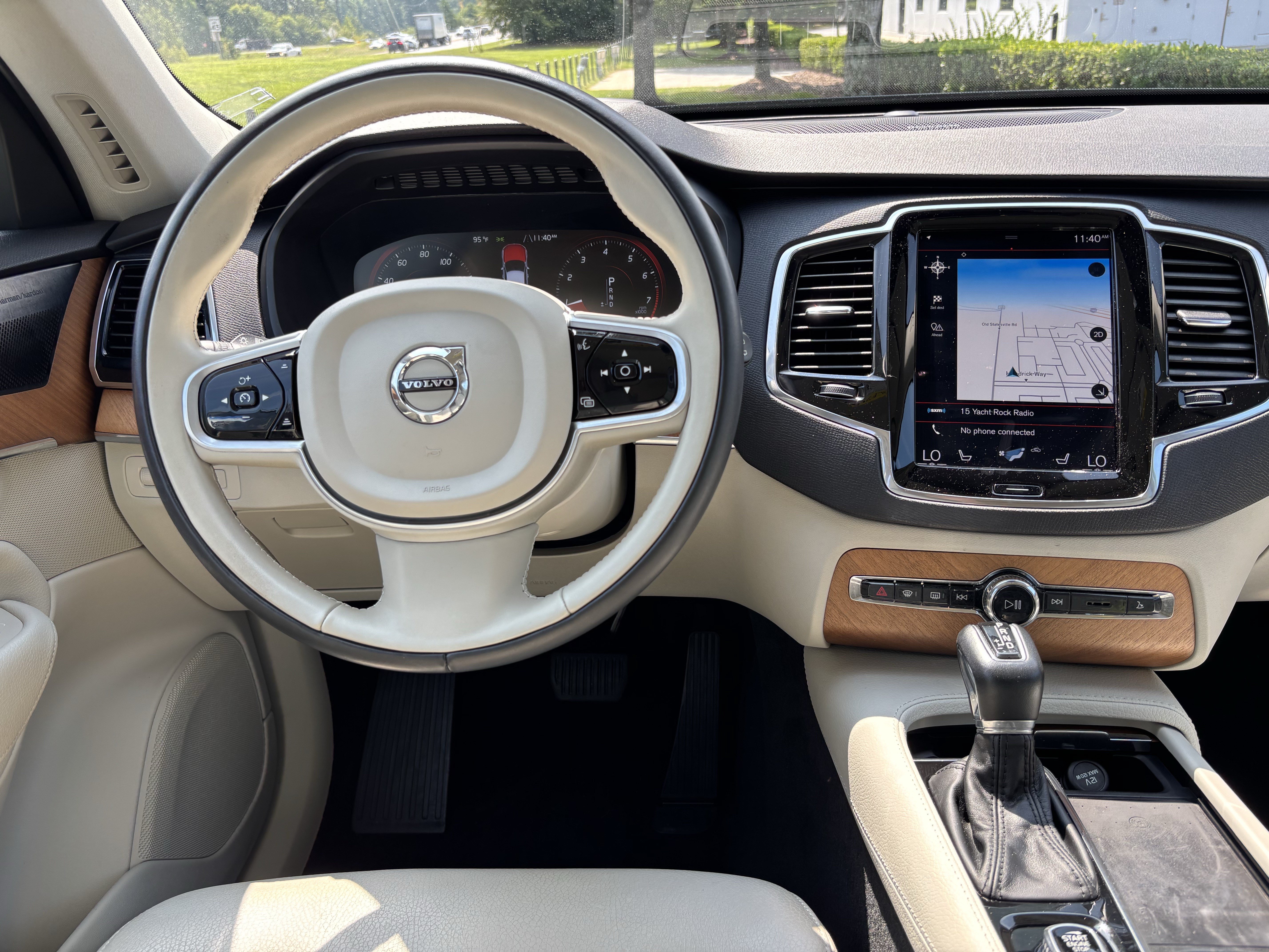 Used 2022 Volvo XC90 T6 Momentum w/ Advanced Package AWD/4WD image 30