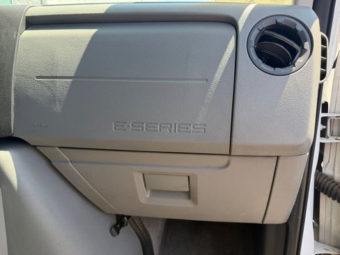 Used 2012 Ford E-350 and Econoline 350 XLT RWD image 31