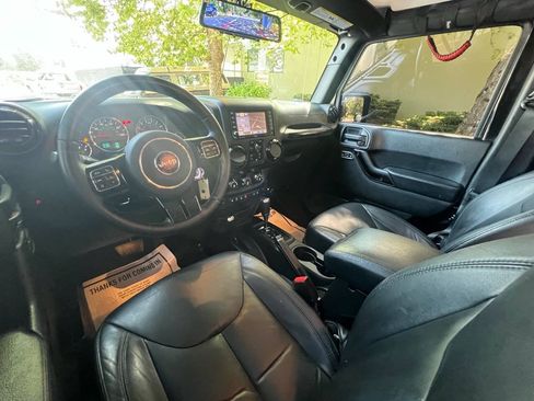 Used 2015 Jeep Wrangler Unlimited Sahara AWD/4WD image 17